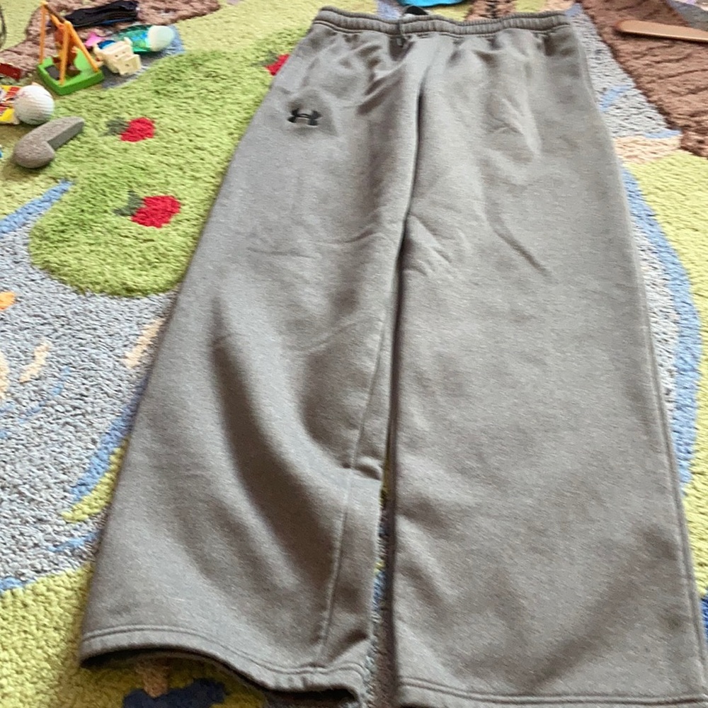 Under armor storm sweatpants excellent condition.